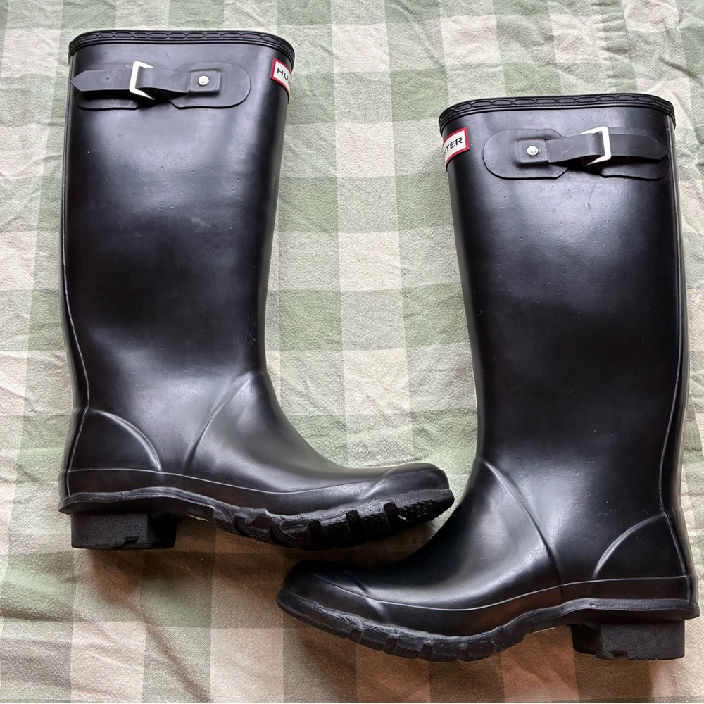 Hunter “Huntress” Women’s Glossy Black Rain Boots EUC 7 Wellies Scottish Luxury